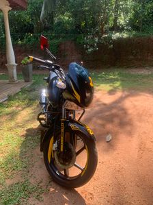 Bajaj Pulsar 150 2005