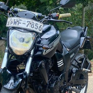 Yamaha FZ V1 2011 - Image 2
