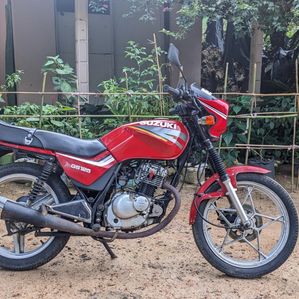 Suzuki GS 125 1998 - Image 2