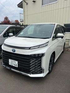 Toyota Voxy 2025