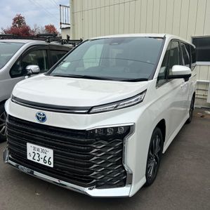 Toyota Voxy 2025 - Image 2
