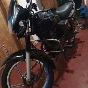 Bajaj Platina 2007 - Image 2