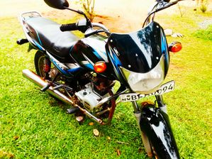 Bajaj CT100 2017