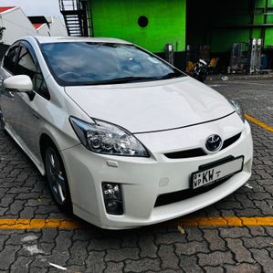 Toyota Prius S Touring 2011 - Image 2