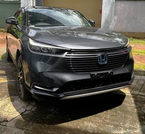Honda Vezel Z Play /Moon Roof 2023 for sale