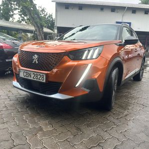 Peugeot E-2008 GT Allure 2024 - Image 3