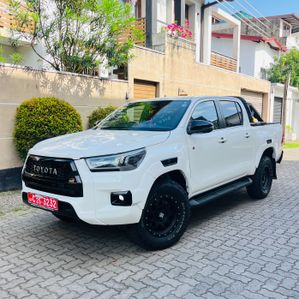 Toyota Hilux GR Sport Z 2023 - Image 3