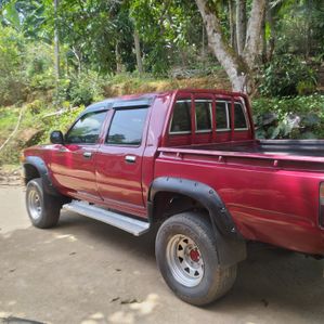 Toyota Hilux LN 106 1994 - Image 2