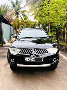 Mitsubishi Montero 2011