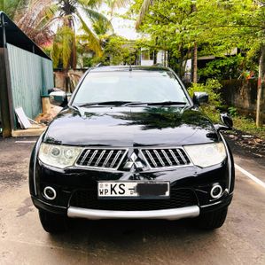 Mitsubishi Montero 2011 - Image 2