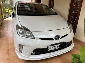Toyota Prius 2012 for sale in Gampaha, Gampaha