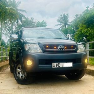 Toyota Hilux 2010 - Image 2