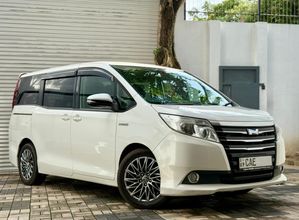 Toyota Voxy Noah 2014