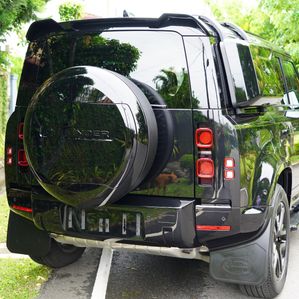 Land Rover Defender P400e 110 2023 - Image 3