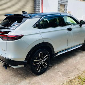 Honda Vezel Z Play Moonroof 2024 - Image 3
