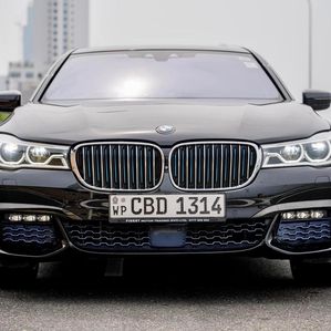 BMW 740e 2017 - Image 2