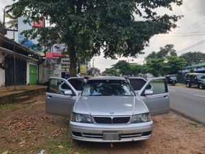 Nissan Bluebird SU14 1998
