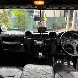 Land Rover Defender 2.2 TDCI 1990 - Image 4
