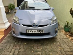 Toyota Prius 3rd generation 2011 for sale in Colombo, Colombo