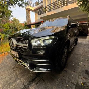 Mercedes Benz GLE 300D AMG 2019 - Image 2