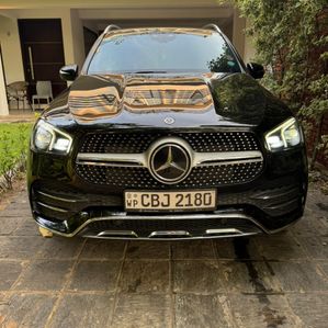 Mercedes Benz GLE 300D AMG 2019 - Image 3
