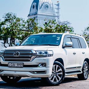 Toyota Vitz Land Cruiser 202 ZX 2016 - Image 2