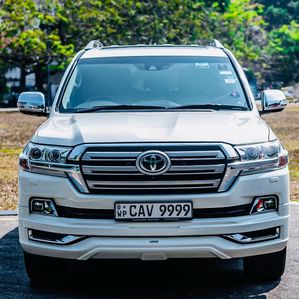Toyota Vitz Land Cruiser 202 ZX 2016 - Image 3