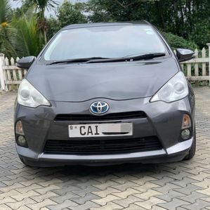 Toyota Aqua G Grade 2014 - Image 2