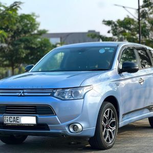 Mitsubishi Outlander PHEV 2013 - Image 2