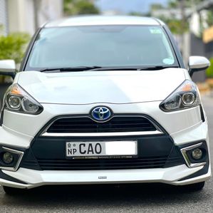 Toyota Sienta 7 Seater Full Option 2015 - Image 2