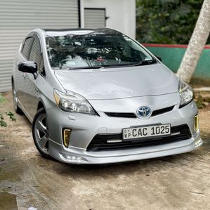 Toyota Prius S Touring 2012 - Image 2