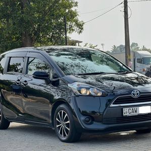 Toyota Sienta 7 Seater Full Option 2016 - Image 3