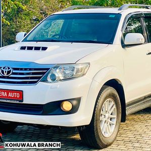 Toyota Fortuner DIESEL 2013 - Image 2