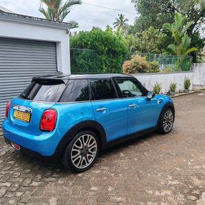 Mini Cooper Sport Twin Turbo 2019 - Image 3