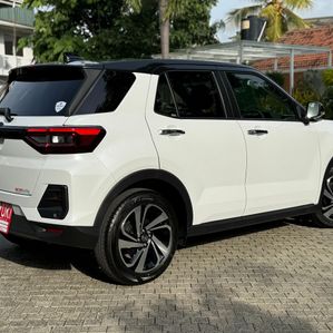 Toyota Raize Z BLACK TOP 2024 - Image 2