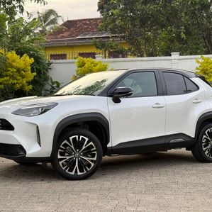 Toyota Yaris CROSS Z 2025 - Image 2