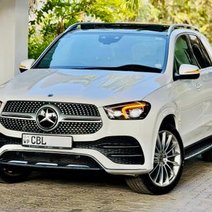 Mercedes Benz GLE 300D AMG TECH Premium 2.0 2019 - Image 2