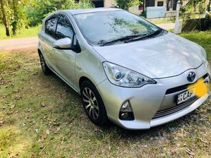 Toyota Aqua NHP10 2013