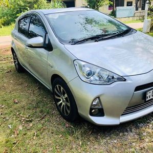 Toyota Aqua NHP10 2013 - Image 2