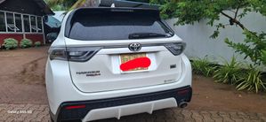 Toyota Harrier 2017