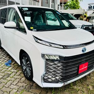 Toyota Voxy S-Z 7 Seater Safety 2024 - Image 2