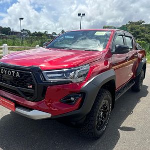 Toyota Hilux 2025 GR SPORT 0 km - Image 3