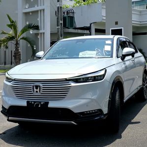 Honda Vezel Z Premium 2024 - Image 3