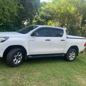Toyota Hilux 2018 - Image 2