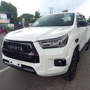 Toyota Hilux Z GR Sport 2023 - Image 2