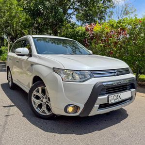 Mitsubishi Outlander PHEV 2015 - Image 2