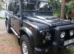 Land Rover Defender 2010