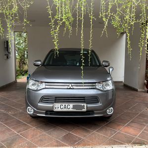 Mitsubishi Outlander PHEV 2013 - Image 3