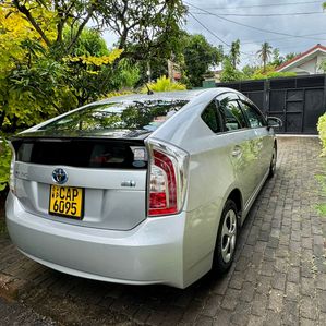 Toyota Prius 3rd Gen L Grade 2013 - Image 2