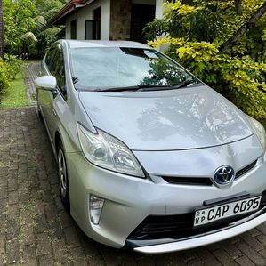 Toyota Prius 3rd Gen L Grade 2013 - Image 3